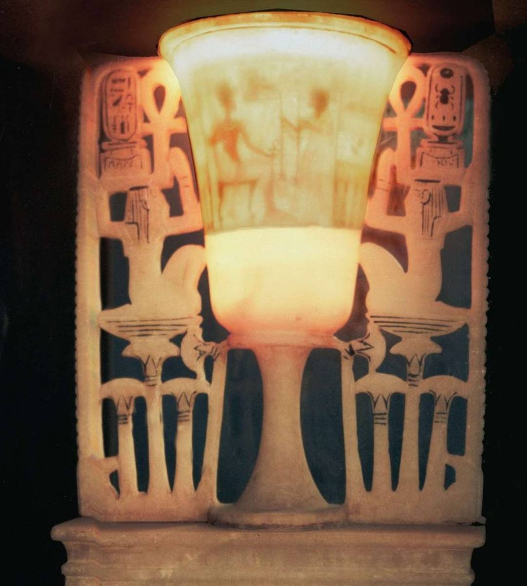 电灯发明者简介,电灯的发明者是谁爱迪生