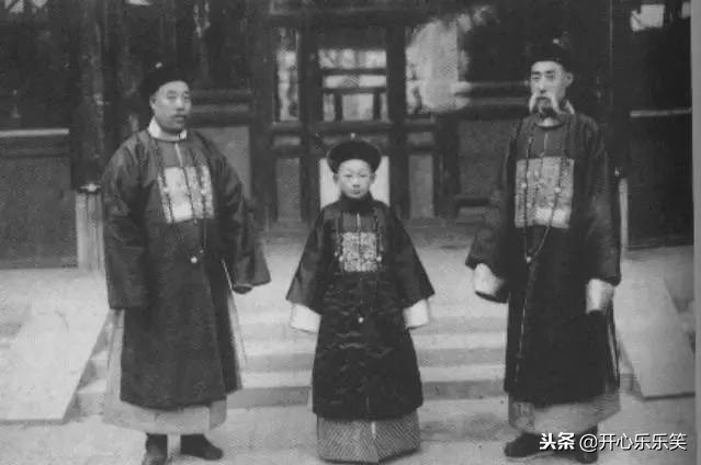 最后一个皇上溥仪被谁休了,清朝皇帝溥仪的悲惨一生