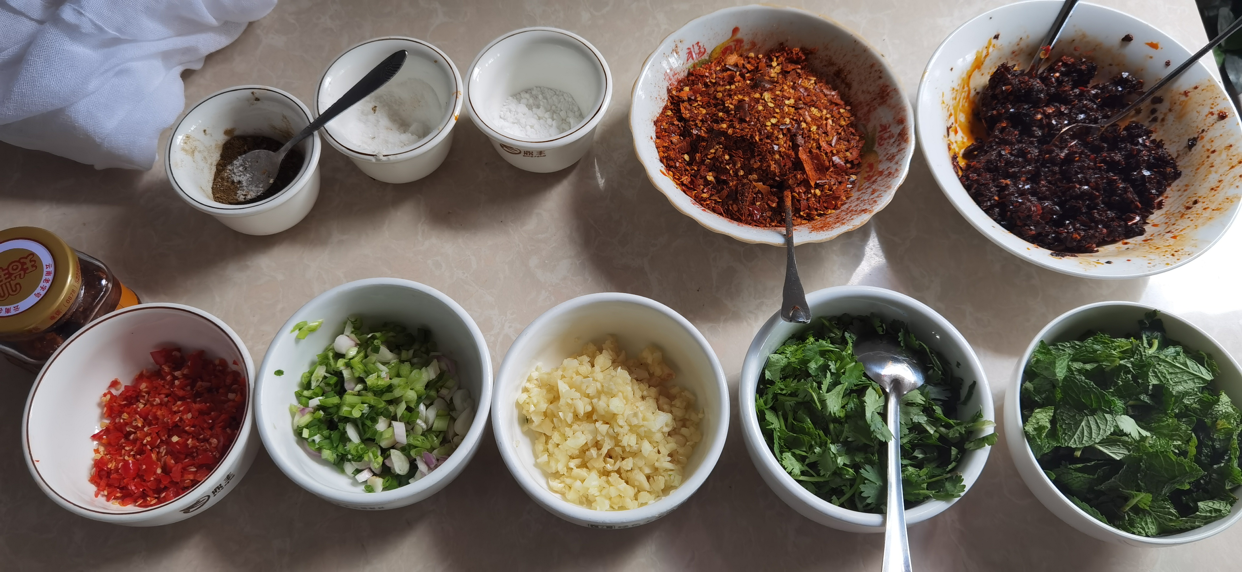 抚仙湖哪里吃铜锅鱼实惠,抚仙湖湖边哪里的石锅鱼最好吃