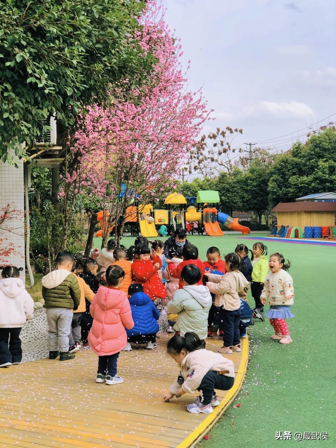 孩子开学生活步入正轨视频,开学后的校园生活