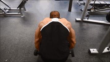 把肩膀练宽，动作不用太多，5个动作，虐遍三角肌，练出宽厚肩膀