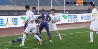 足球场上大型的冲突,足球赛场的冲突