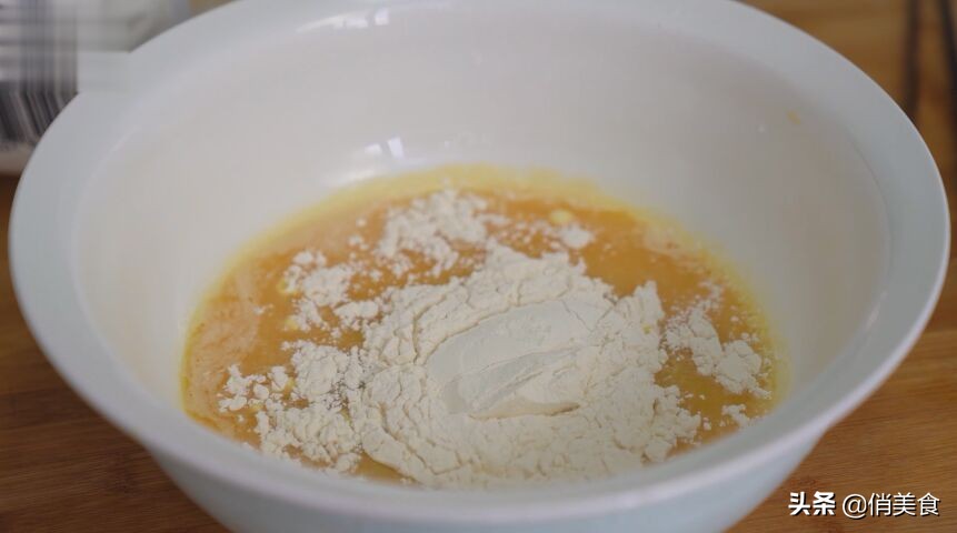 1碗面粉2个鸡蛋教你怎么做小油条,油条面粉怎么做又蓬松又脆又好吃