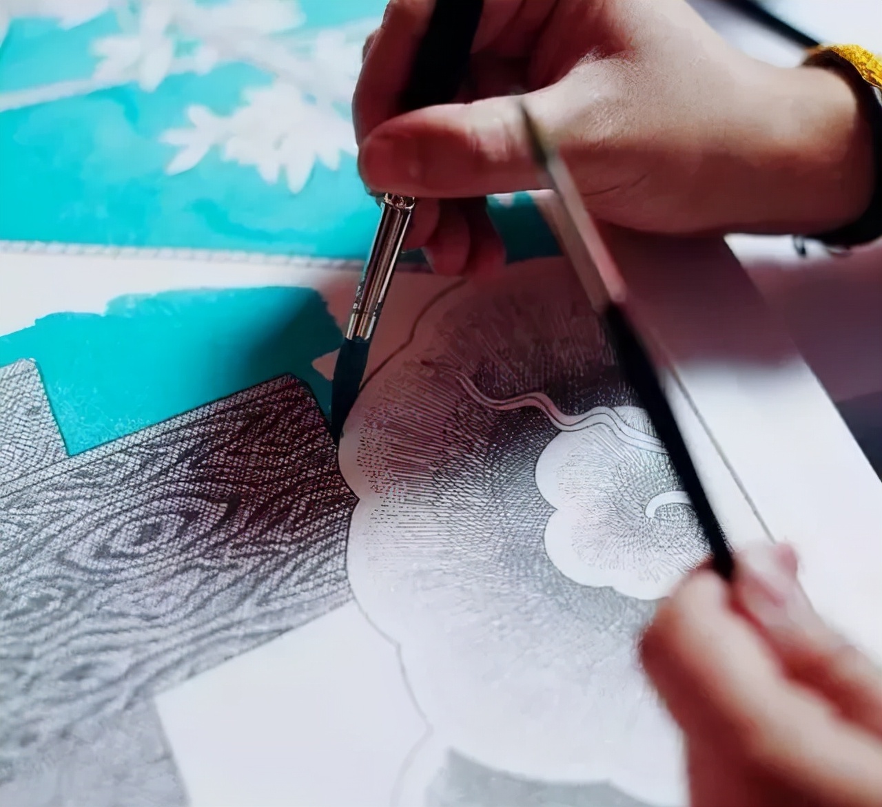 最喜欢的一条爱马仕丝巾,时尚必备独特设计的基础丝巾推荐