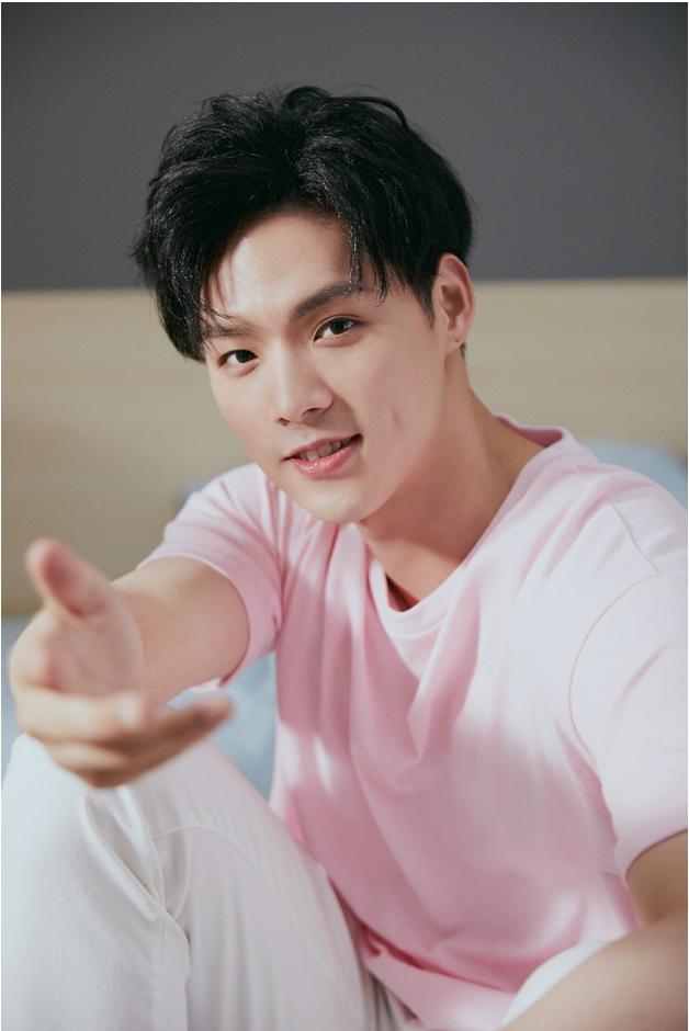 够颜值，无滤镜--Za携手董又霖开启“无滤镜挑战”