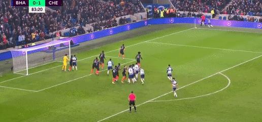 英超争四热门踢出耻辱,英超球队争四概率利物浦仍被看好