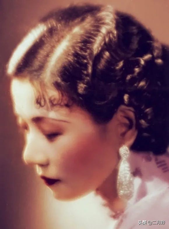 《神女》：*女妓**与圣女交织而成的神性，被动毁灭和救赎的二元模式