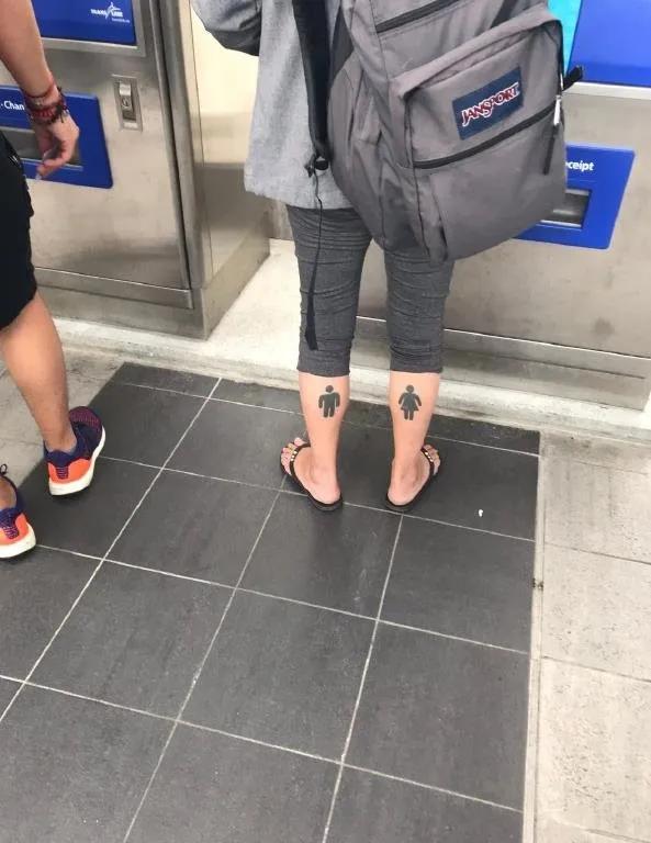 “为啥狗老咬我的黑*袜丝**，是太臭了吗？”哈哈哈连泰迪都看不下去