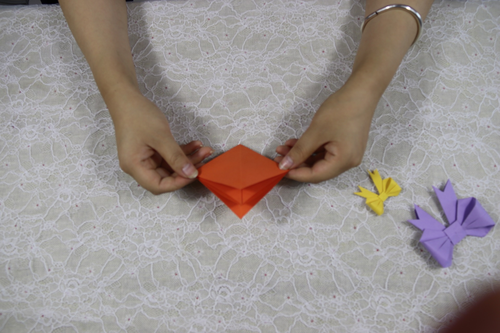 蝴蝶结的折法又小又好看不用剪刀,蝴蝶结折法简单不用剪刀