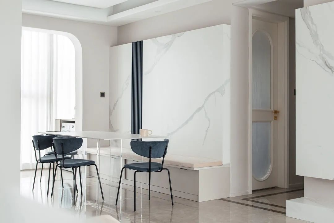 95后小姐姐温暖三居，家里电视背景和餐桌竟然都是悬浮的