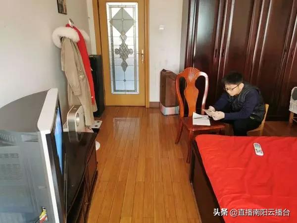 河南“开学”第一天实况曝光！老师当主播，家长各种慌...