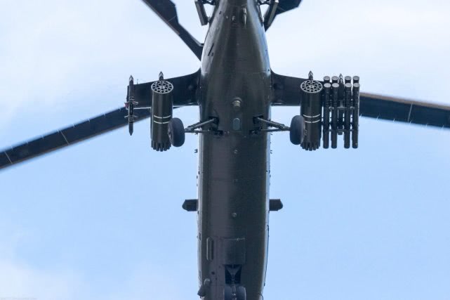 俄军雌鹿攻击直升机,俄军大炮准确击中目标