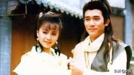 89版梁朝伟版《侠客行》那是在小学的暑假！发着烧一天看三集！