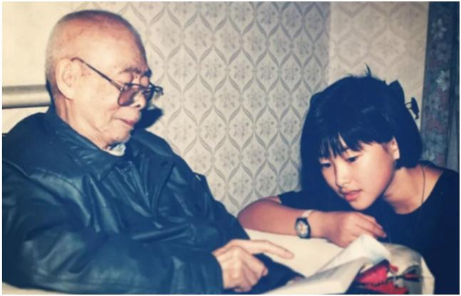 甩顶级富二代，爷爷是少将父亲是富豪，真实的朱珠比赵姬传奇多了