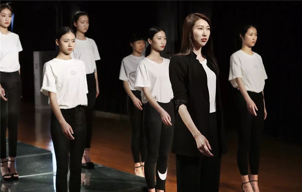 同样是艺术为什么差距那么大,同样是模特为啥气质差距那么大