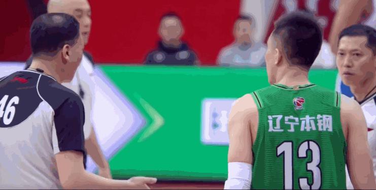 郭艾伦说杨鸣已经上一回热搜,杨鸣捂郭艾伦嘴原声