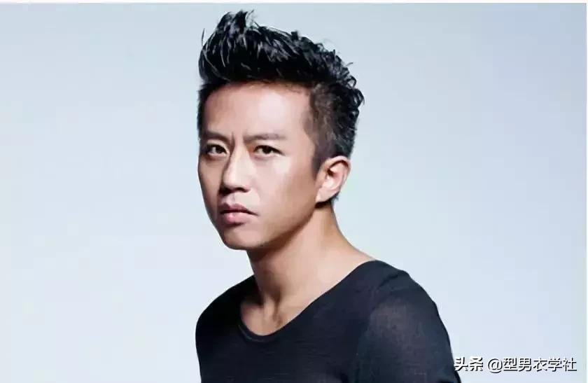 男生头发烫了之后什么发型合适,男生发型偏左还是右合适