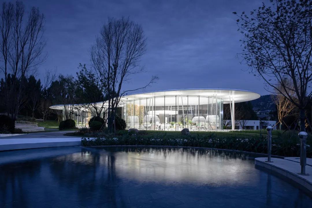 消隐在自然山水之中的四季花房——青岛万科·四季草堂