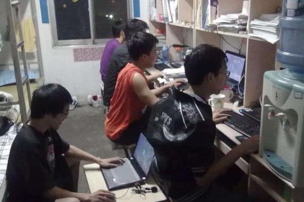 夏天宿舍没有空调降温方式,宿舍夏天热没空调怎么办