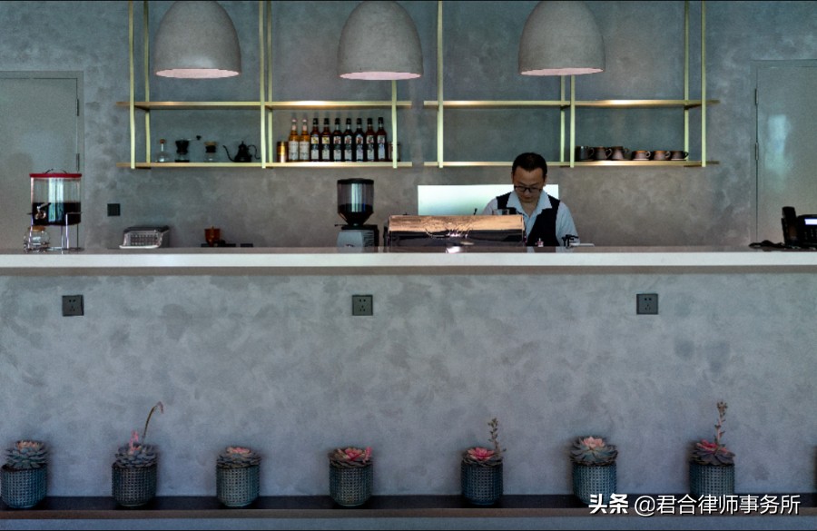 一家红圈律所的极致“凡尔赛”