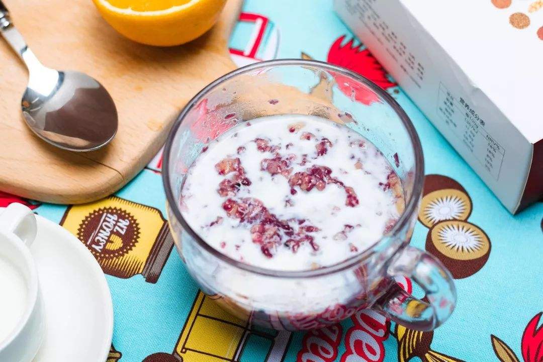 牛奶能和苹果一起吃吗有没有营养,请问牛奶和苹果可以一起吃吗