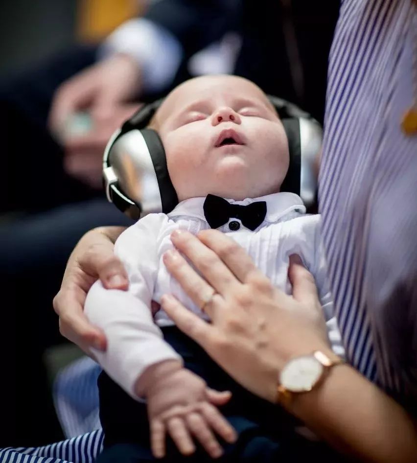 带宝宝坐飞机你必须知道的五件事,可以随便带宝宝坐飞机吗