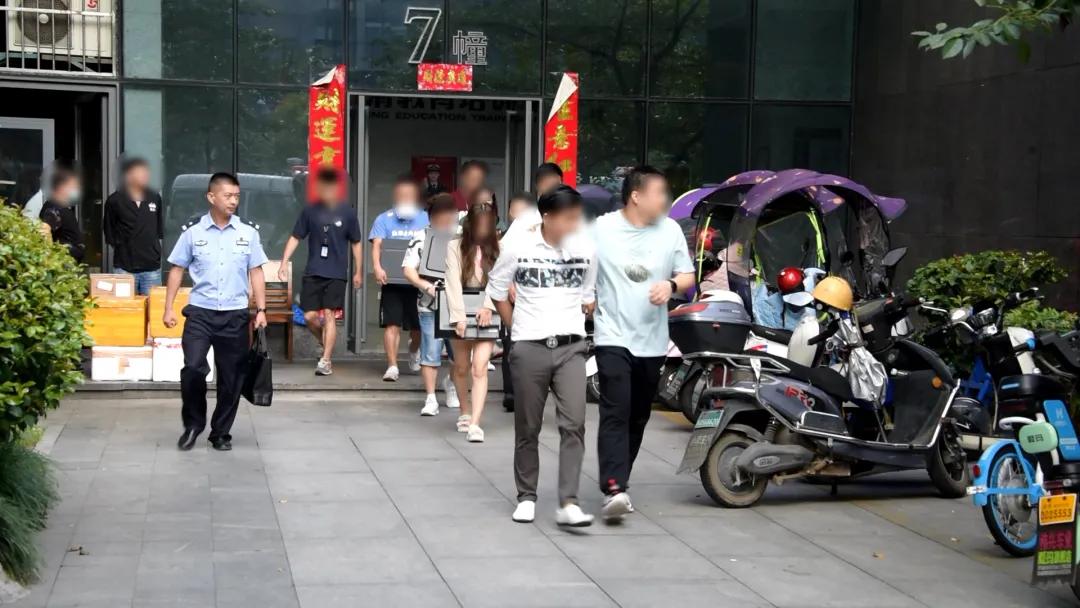 警方起底涉案5000万网络赌博大案,央视曝光4亿元大案完整版