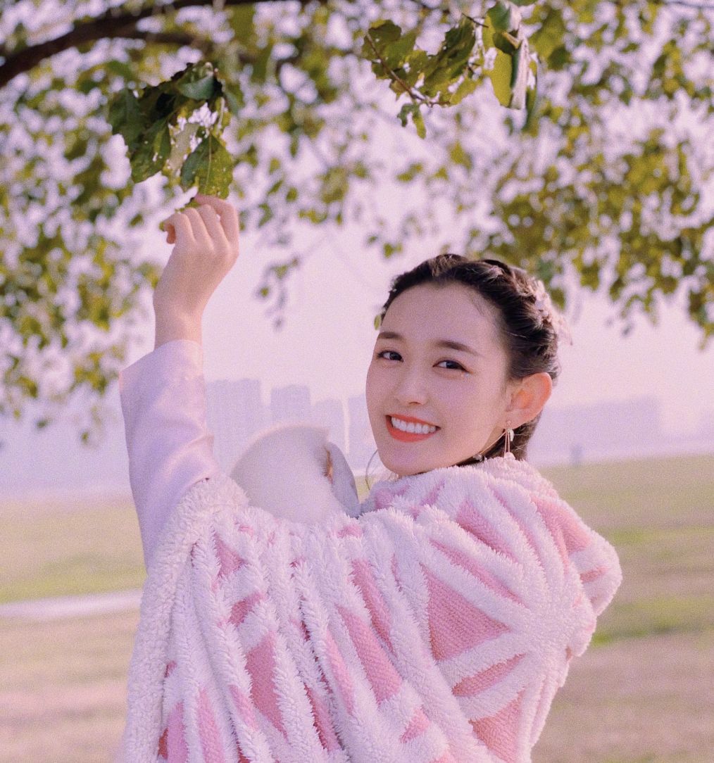 三千鸦杀蒋依依和赵露思,三千鸦杀蒋依依红衣造型