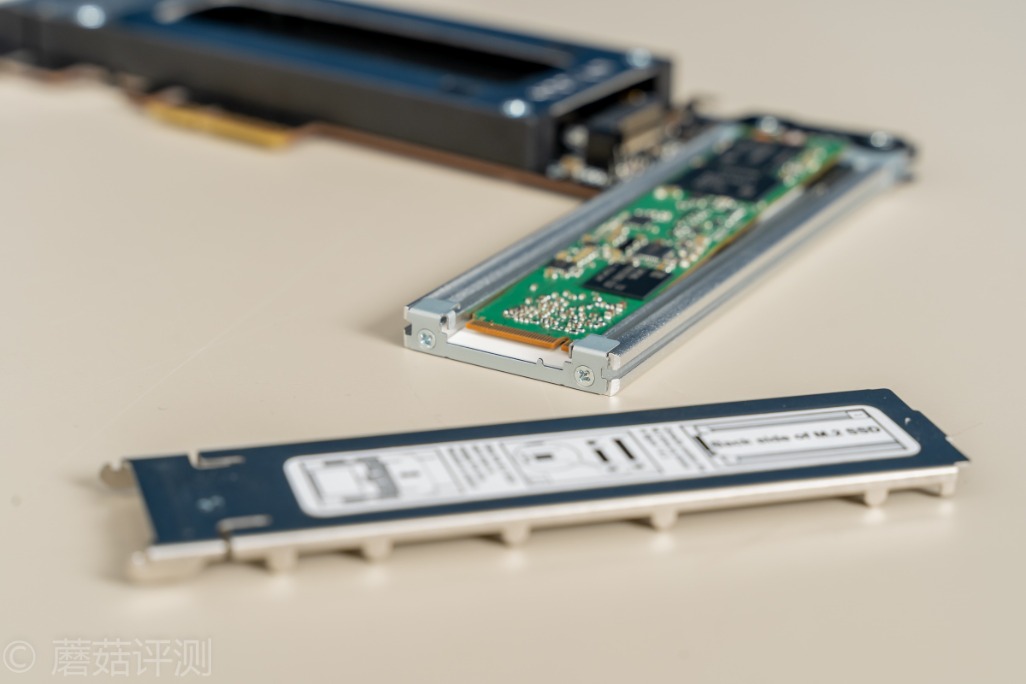 方便插拔，探索更多使用可能、ICYDock硬盘抽取盒PCI转M2评测