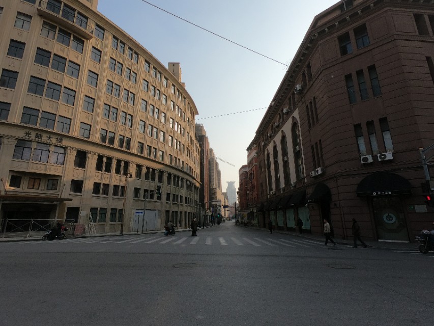 实拍上海干净的街道市容，不愧是一线城市，和你心中的魔都一样吗