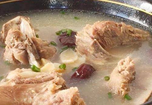 在家炖的羊汤为啥不白,自己在家骨头汤怎么炖奶白