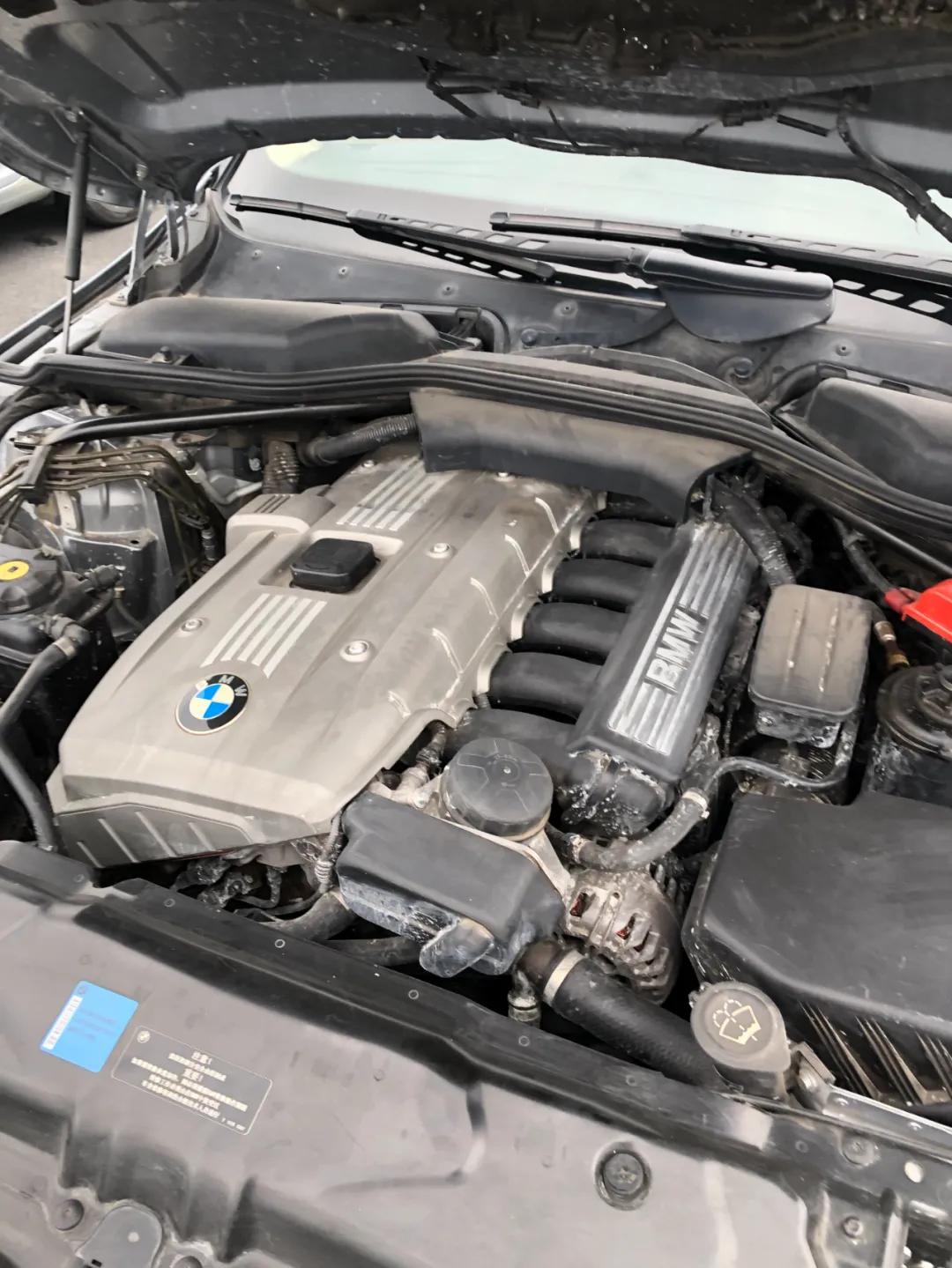 我，月薪2300，买了一辆巴伐利亚味的行政级轿车