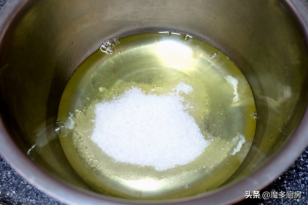 三个鸡蛋做蛋糕一杯面粉够不够,5个鸡蛋用几克蛋糕粉