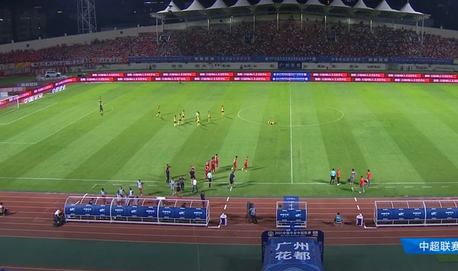 足球小将进球后致敬董路,罗本惊天远射