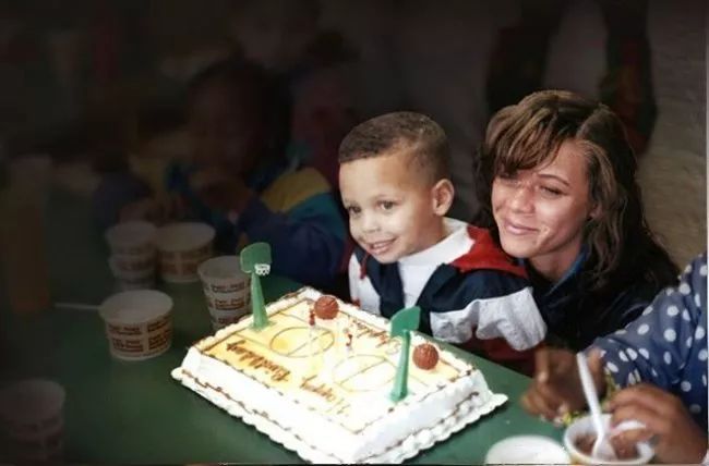 三十而逆——回顾StephenCurry的生日版战靴