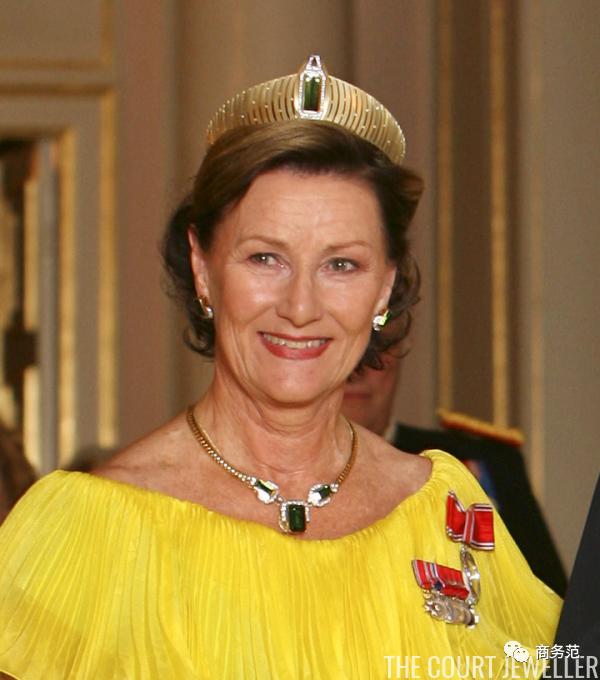 伊斯兰皇室贵族都喜爱碧玺吗,碧玺是五大宝石之一吗