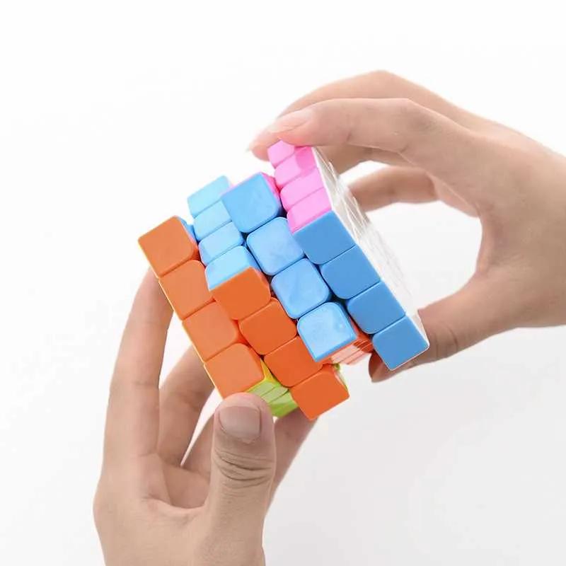 浙江65岁老奶奶通过职业魔方考级,65岁奶奶过魔方考级