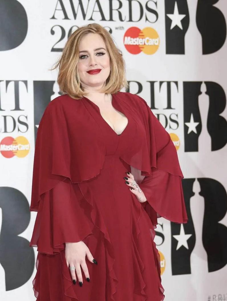 阿黛尔离婚一年后传出新恋情,阿黛尔瘦身后荧幕首秀