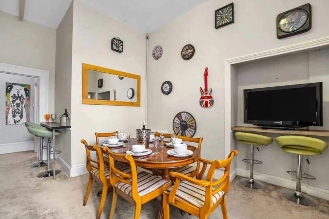 英国留学华威大学好不好,申请英国华威大学的条件