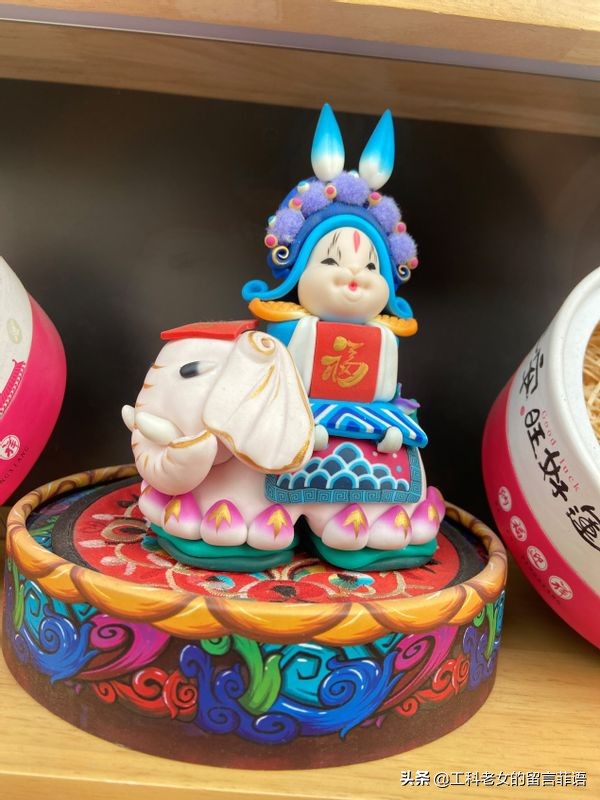 曾经人满为患的南锣鼓巷，在除夕当天有点冷清