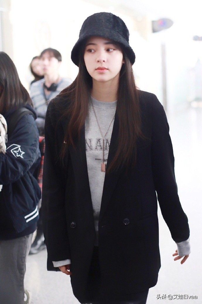 欧阳娜娜穿匡威高帮,欧阳娜娜18岁冬季穿搭