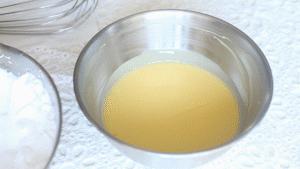 戚风蛋糕消泡是什么原因,戚风蛋糕太绵密是不是消泡了