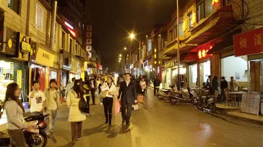 昆明美食街推荐店排名前十有哪些,昆明翠湖公园周边的美食街