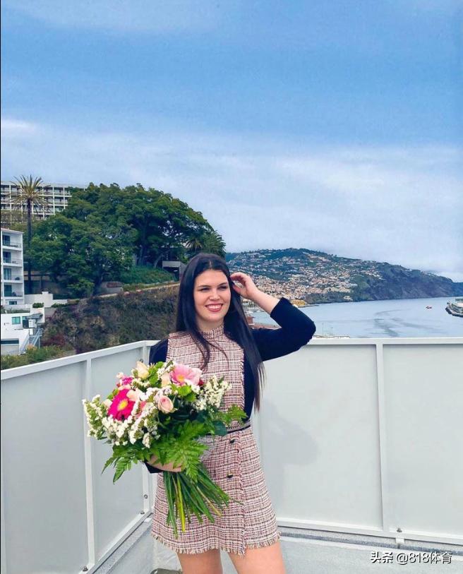 c罗回豪宅完整视频,c罗回里斯本给妈妈过生日