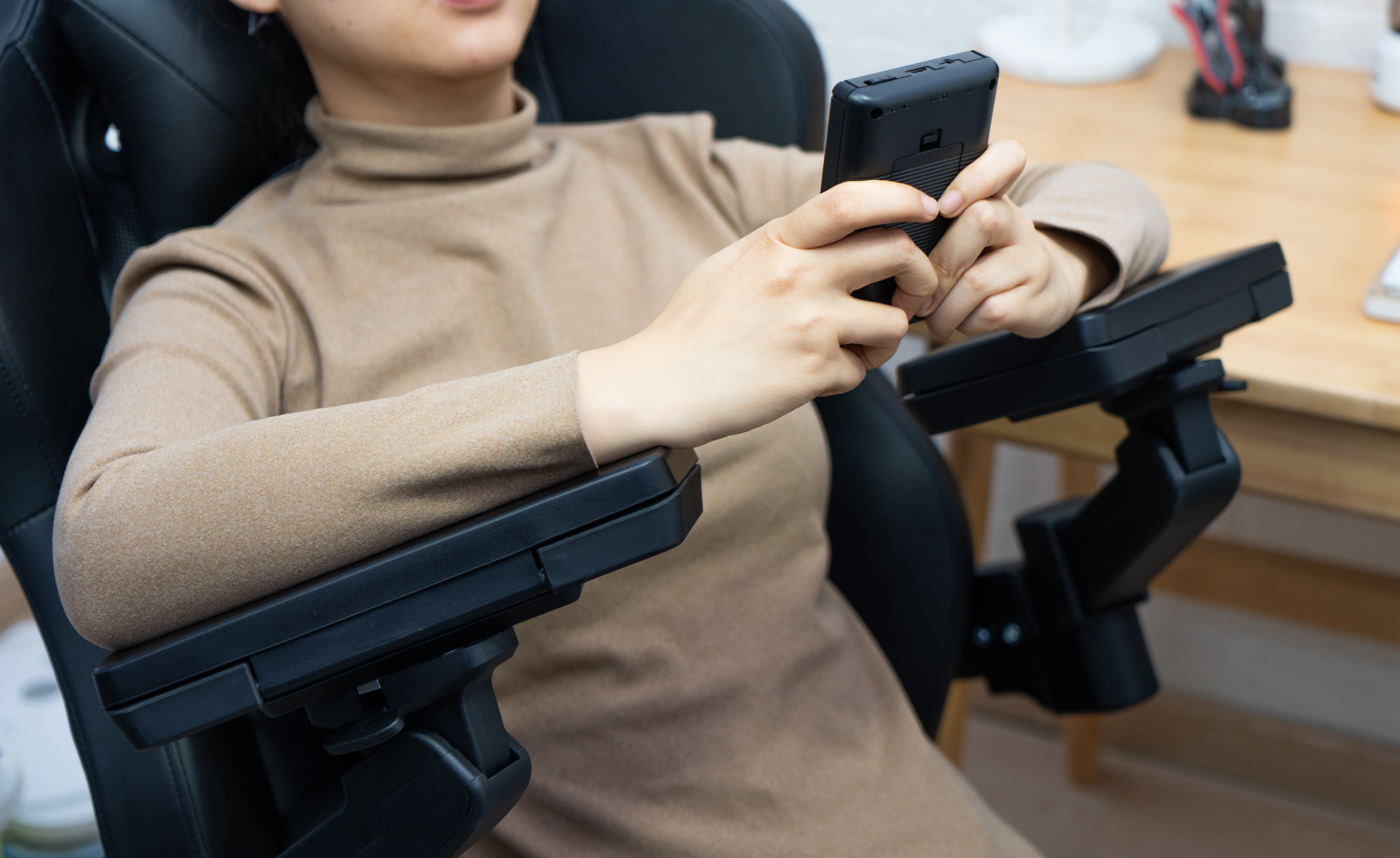 傲风透气电竞椅,椅子就坐傲风电竞椅