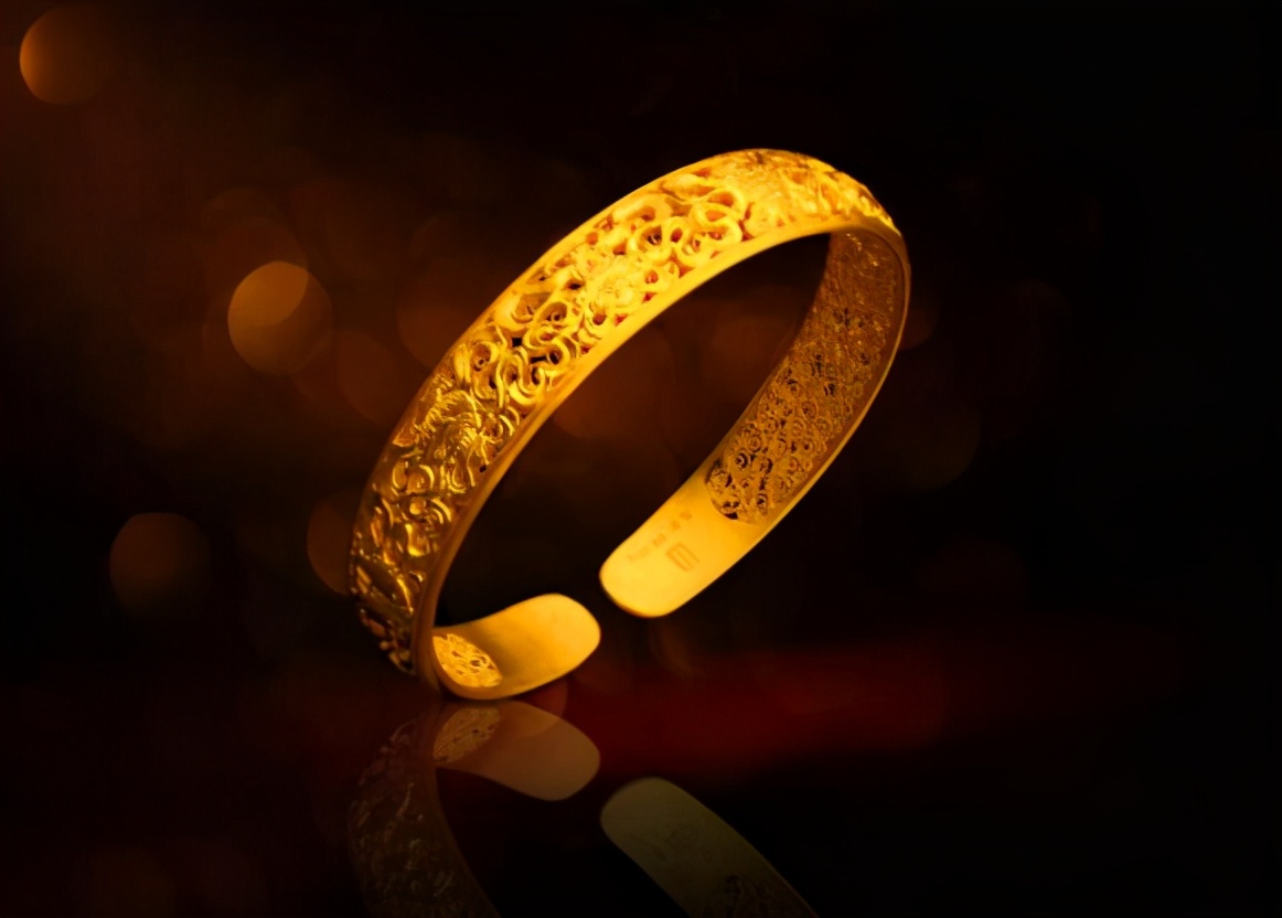 100克推拉手镯和100克古法手镯对比,买手镯古法的好还是普通的好