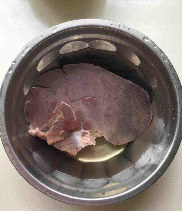 猪肝怎么做成粉给宝宝吃,如何给儿童做煮熟的猪肝
