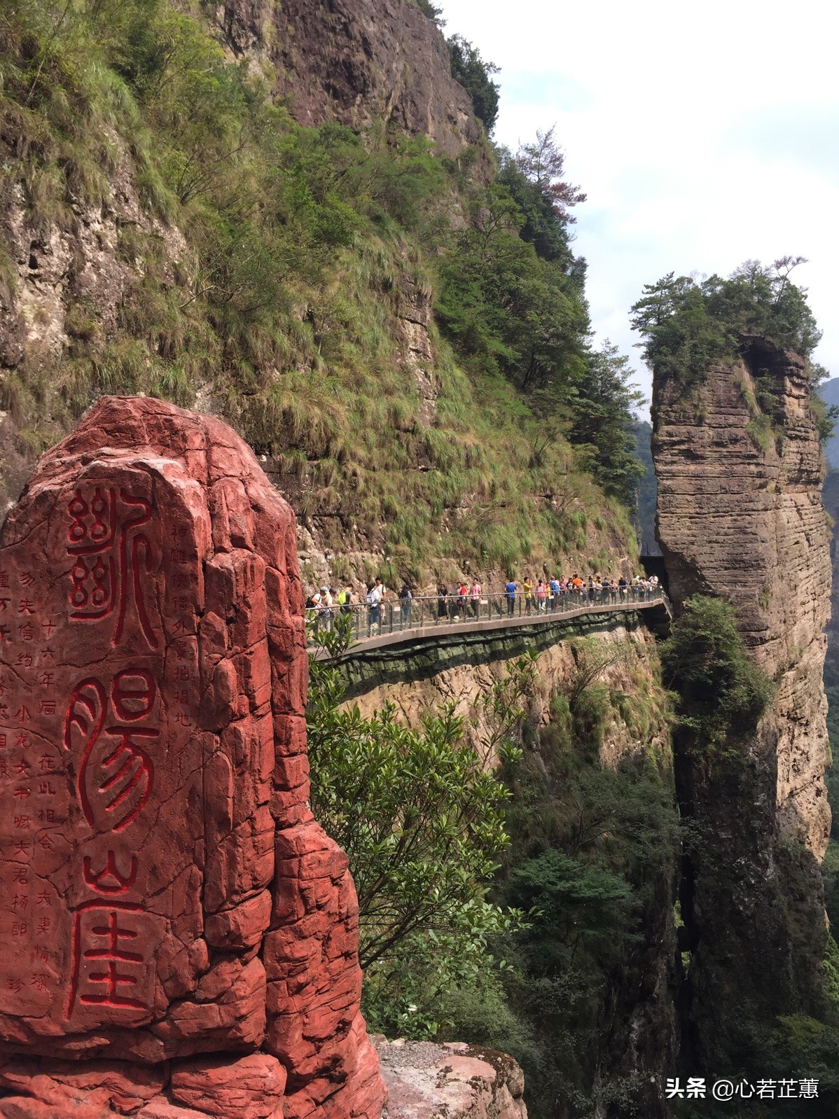 一座山可以用什么词来形容,形容一座山的风景词语