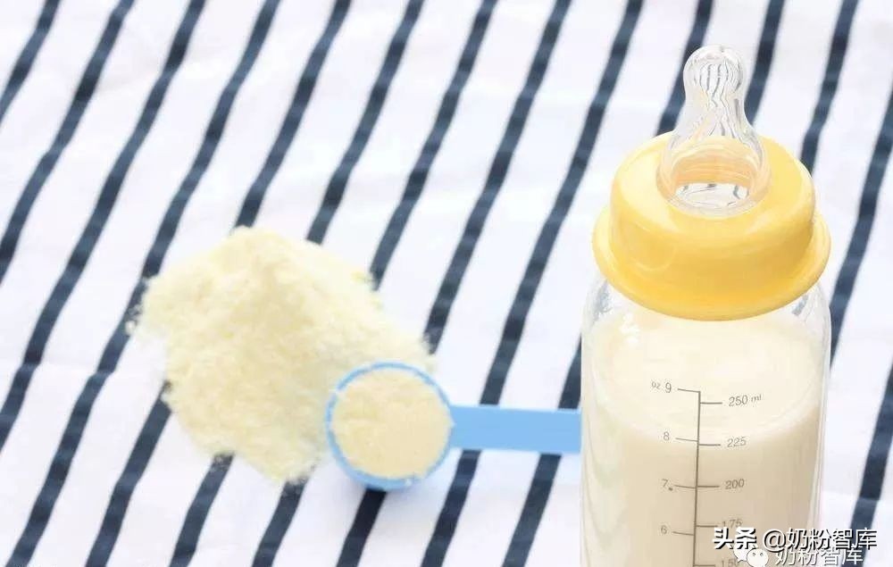 新生儿喝完奶嘴巴有泡泡正常吗,喝完奶奶瓶很多气泡怎么办