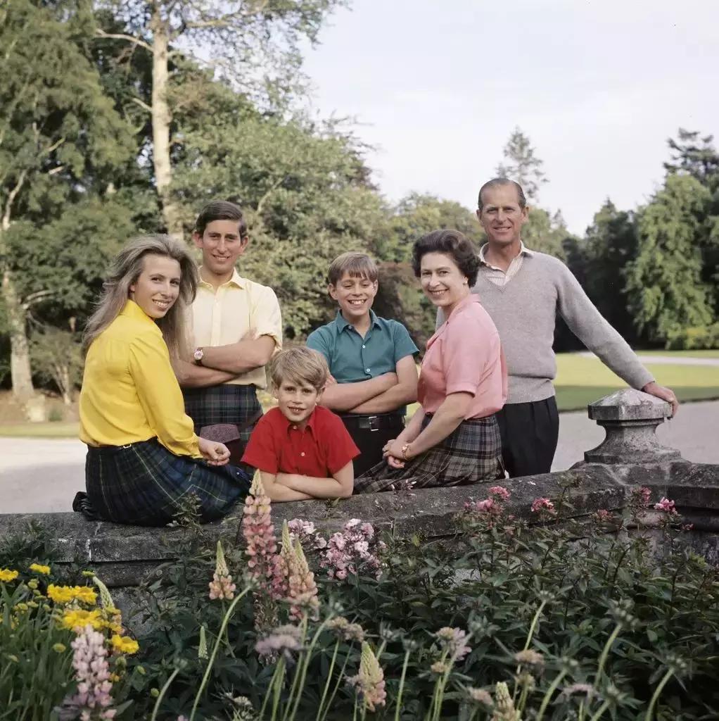 93岁女王年年放暑假！深扒女王秘密“朋友圈”，看看她都玩些啥